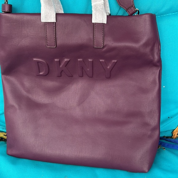 NWT DKNY tote - Picture 4 of 5